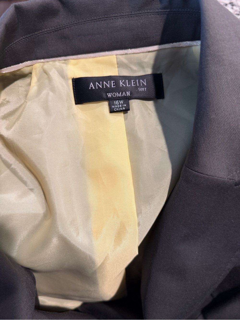 Anne Klein women's green Two-Piece Suit - Picture 4 of 8